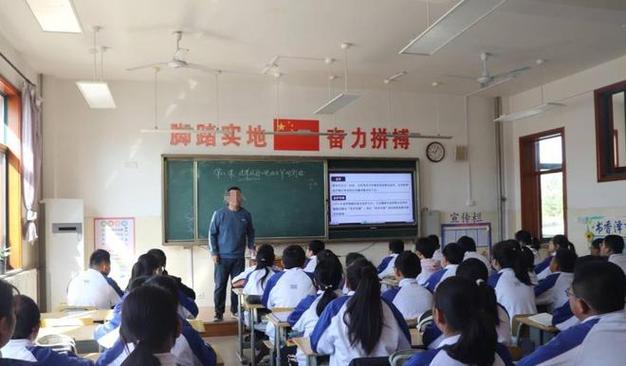 菏泽中学初一班级数量创新高，94班同堂现象引发关注-图3