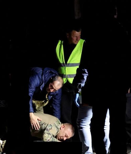 美国轻轨悲剧，乌克兰难民不幸遇刺身亡-图2