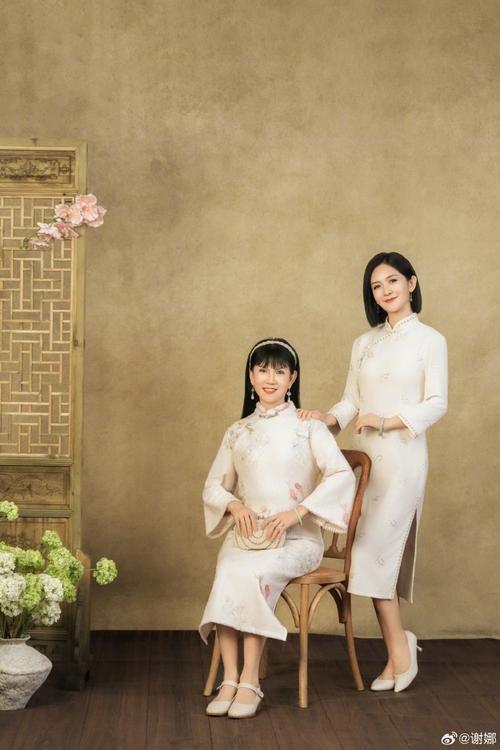 谢娜一家庆祝金婚，温馨全家福曝光-图1
