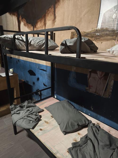 高校宿舍床直接钉墙引关注,官方回应揭秘真相-图3 高校宿舍床直接钉墙引关注,官方回应揭秘真相-图3