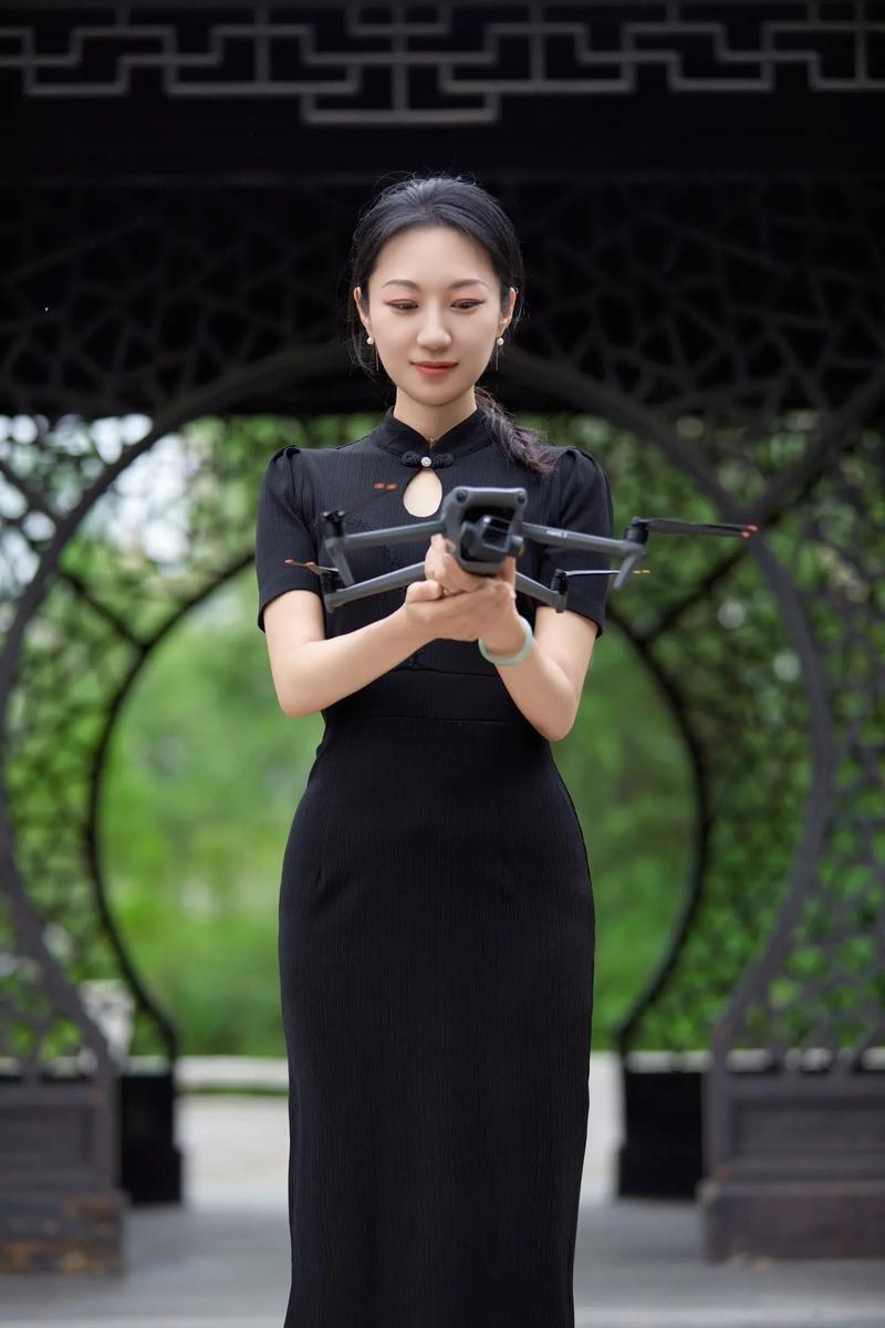 无人机维修女技师在飞友圈爆红-图2 无人机维修女技师在飞友圈爆红-图2