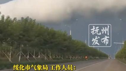 黑龙江惊现神秘长条滚筒状‘怪云’-图2