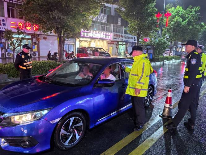 南阳法院警车接亲系谣言-图2