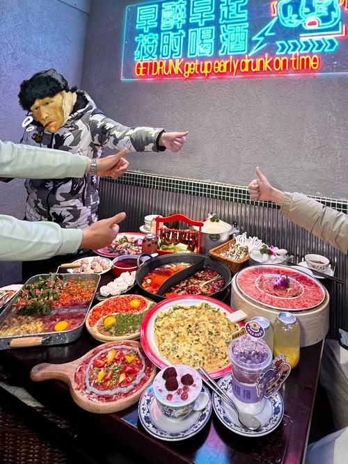 地铁奇遇，外国游客现场‘干嚼’火锅底料引围观-图2