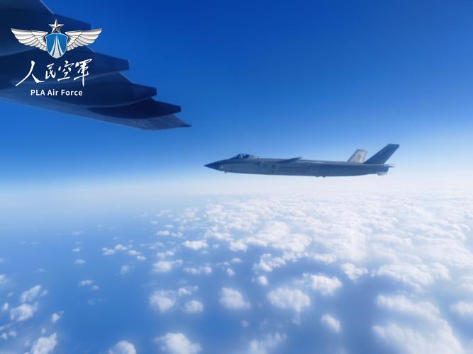 运-20载歼-20同框,空中英豪,致敬护航英雄-图3 运-20载歼-20同框,空中英豪,致敬护航英雄-图3