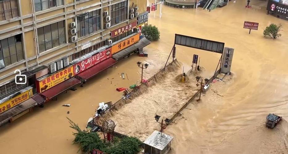 贵州印江暴雨致城区严重内涝突发！-图2