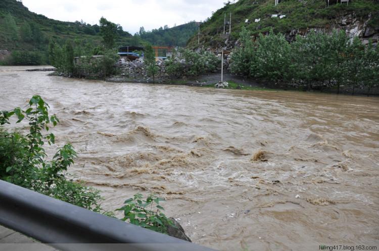 贵州印江暴雨致城区严重内涝突发！-图1