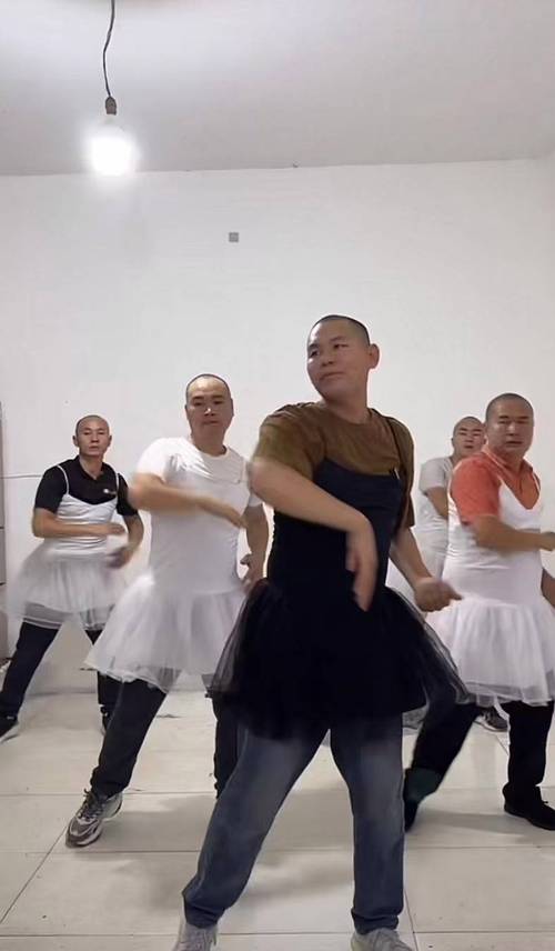 剃光头直播筹款，告别儿子，妈妈以舞传递爱与希望-图1