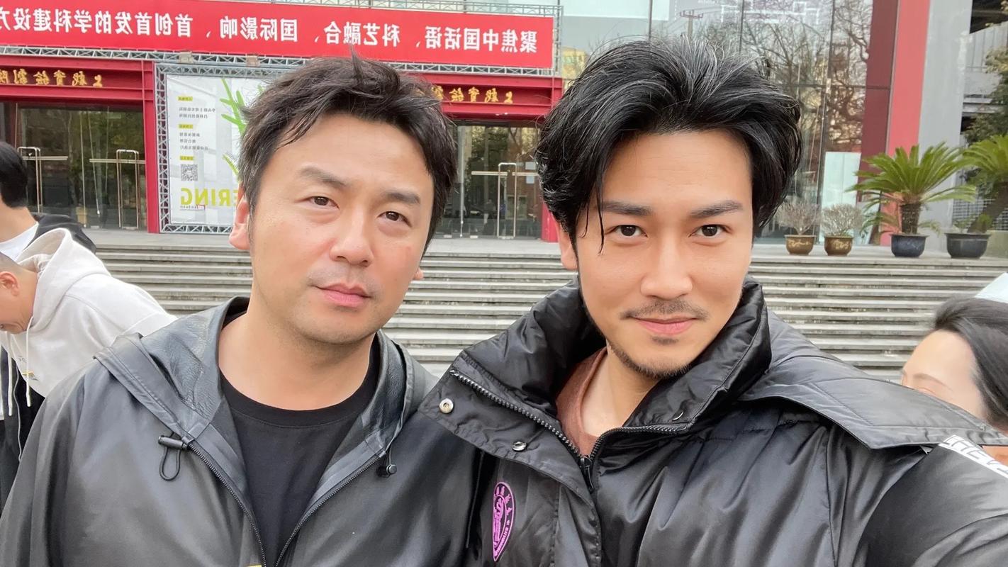 雷佳音孙艺洲同窗情谊，揭秘同班同学背后的故事-图2