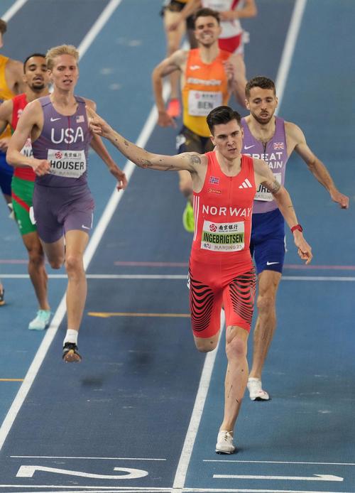 世锦赛1500米决赛上演惊心动魄0.02秒绝杀瞬间-图1 世锦赛1500米决赛上演惊心动魄0.02秒绝杀瞬间-图1