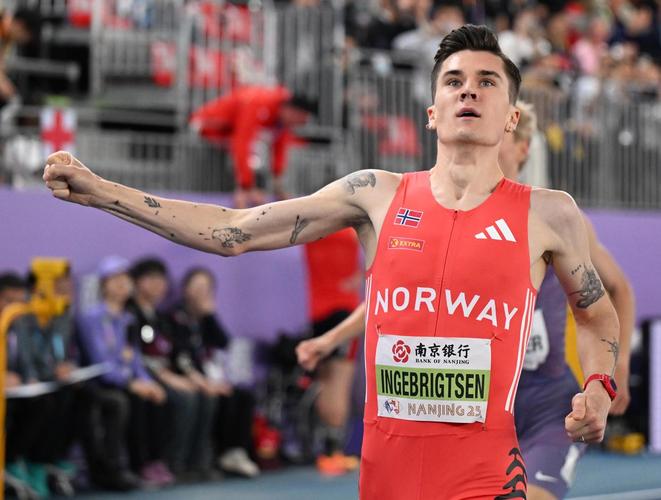 世锦赛1500米决赛上演惊心动魄0.02秒绝杀瞬间-图3 世锦赛1500米决赛上演惊心动魄0.02秒绝杀瞬间-图3