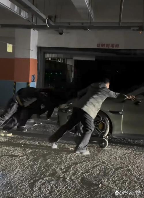广州不锈钢盲道设计问题致多人摔倒事件引发关注-图1