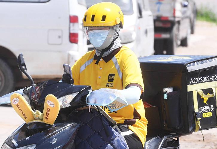 干部体验外卖快递一线,感受基层工作辛劳-图2 干部体验外卖快递一线,感受基层工作辛劳-图2