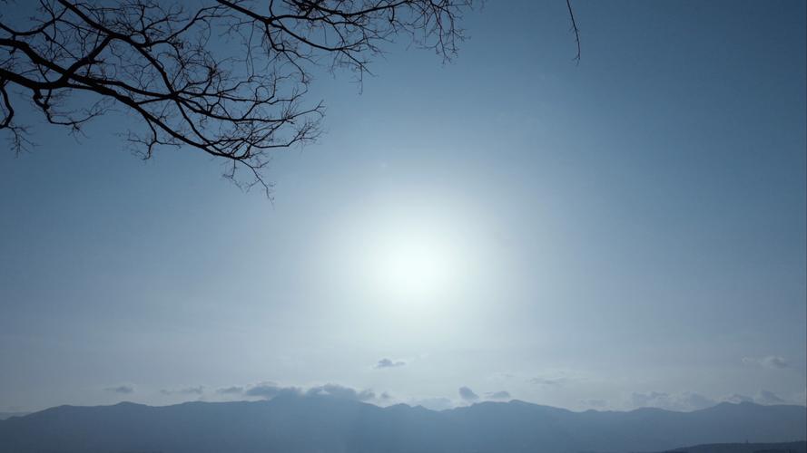 阳光映照下的视频剪辑艺术，如何利用照片制作视频-图2