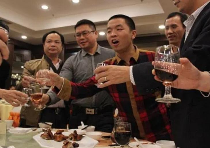镇长酒后将官场聚餐变暴力现场，遭撤职降级处分-图3