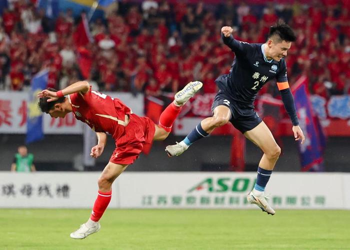 苏超焦点战，泰州队3-0完胜南京队-图2