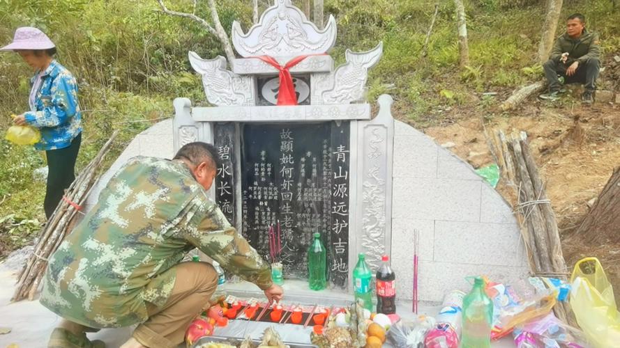 六旬男子疯狂盗掘，10墓11骨灰盒惨遭盗取-图3