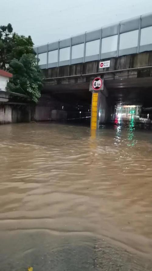 华南沿海地区遭遇极端暴雨袭击-图2