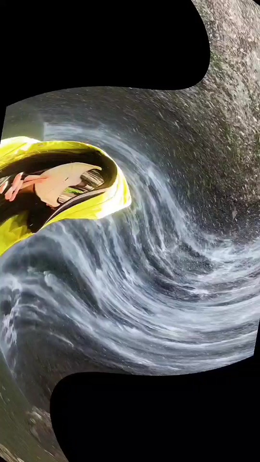 逆流成瀑，瀑布倒流视频剪辑技巧揭秘-图3