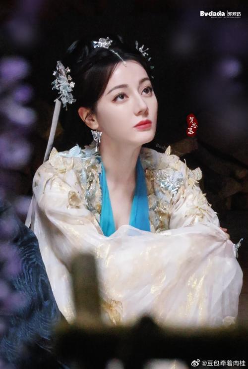 迪丽热巴嫦娥造型惊艳，仙气十足似神女下凡-图3