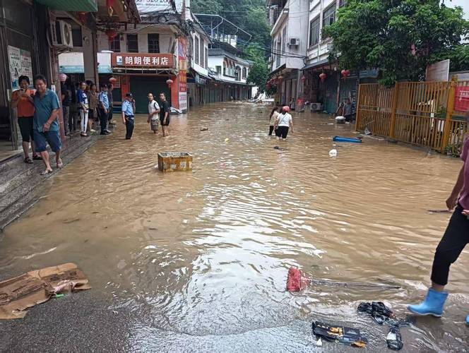 广西多地商铺受洪涝影响，积水达两层楼高-图2