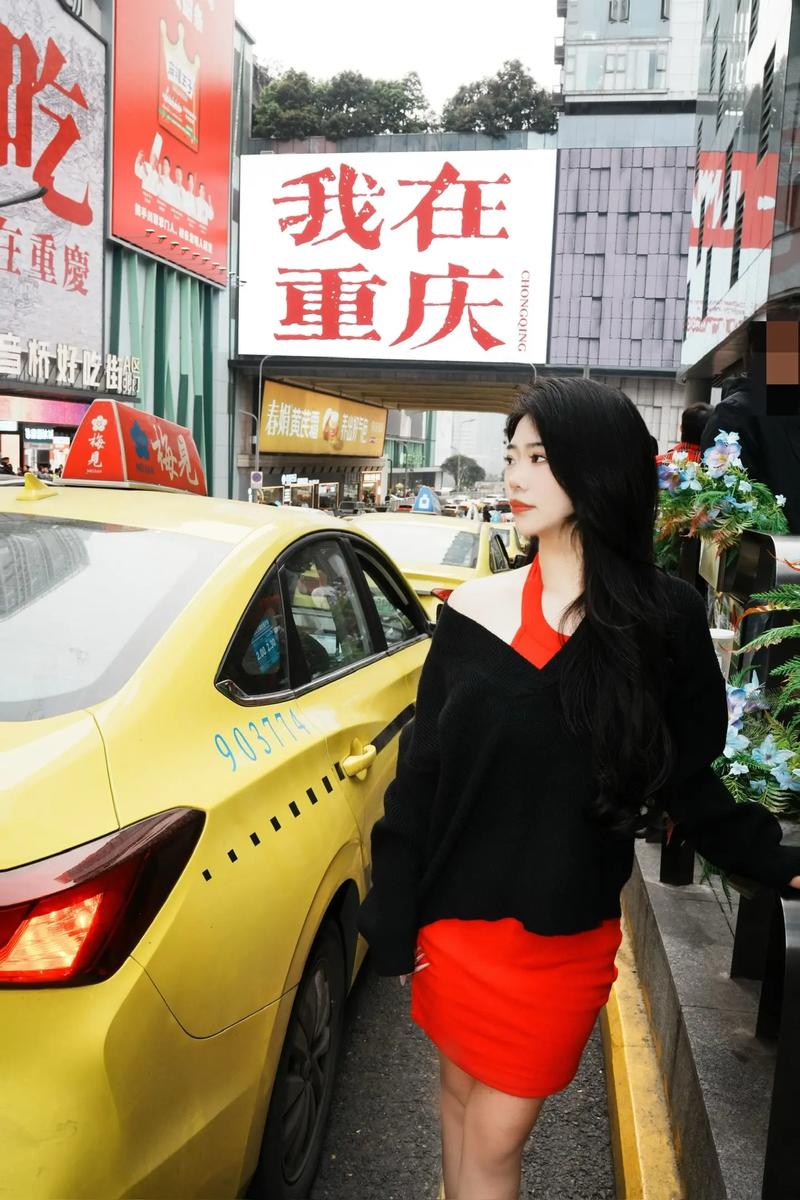 重庆女富豪驾驭黄色法拉利穿越内蒙古之旅-图2