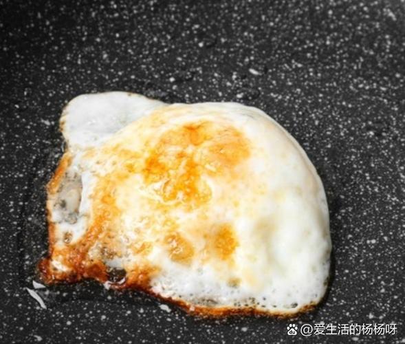 减脂餐外卖荷包蛋变石头，女子质疑品质引关注-图1