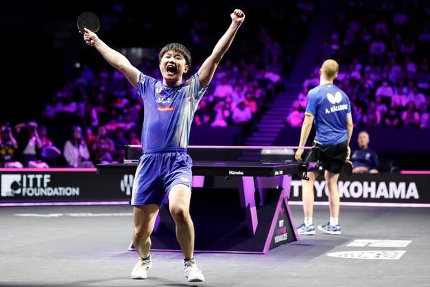 梁靖崑憾负张本智和,决赛遗憾失利-图2 梁靖崑憾负张本智和,决赛遗憾失利-图2