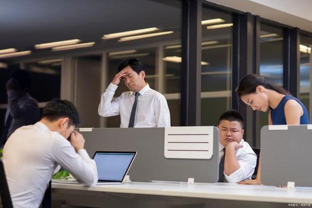 香港银行高管疑坠海身亡引发关注-图1
