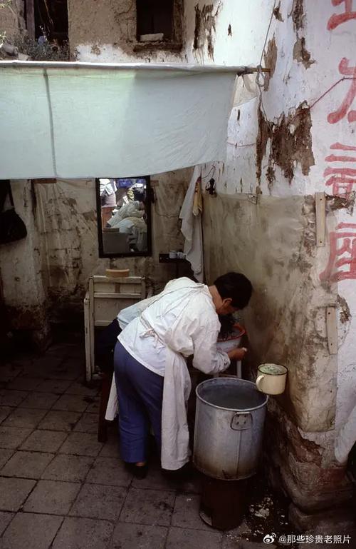 昆明理发摊一条街成为热门打卡地-图1 昆明理发摊一条街成为热门打卡地-图1