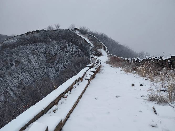 北京山区迎来冬季雪景-图1