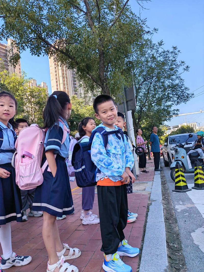 一年级新生开学首日遭遇心理重创-图2