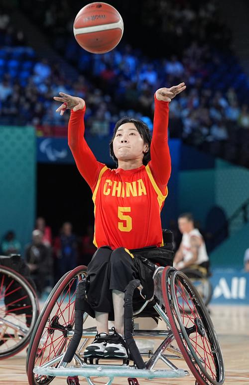 轮椅上的健美冠军，24岁女孩的励志夺冠之路-图3