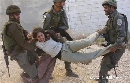 以色列士兵偷走滑板车瞬间被捕捉,引发热议-图1 以色列士兵偷走滑板车瞬间被捕捉,引发热议-图1