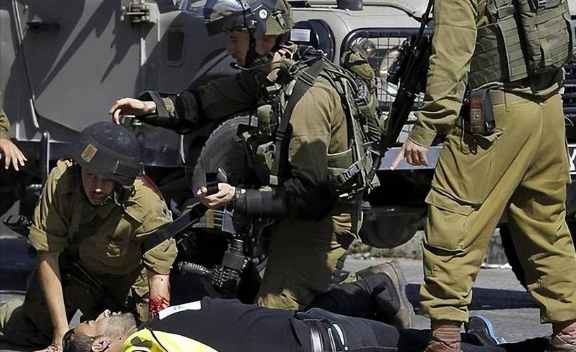 以色列士兵偷走滑板车瞬间被捕捉,引发热议-图3 以色列士兵偷走滑板车瞬间被捕捉,引发热议-图3